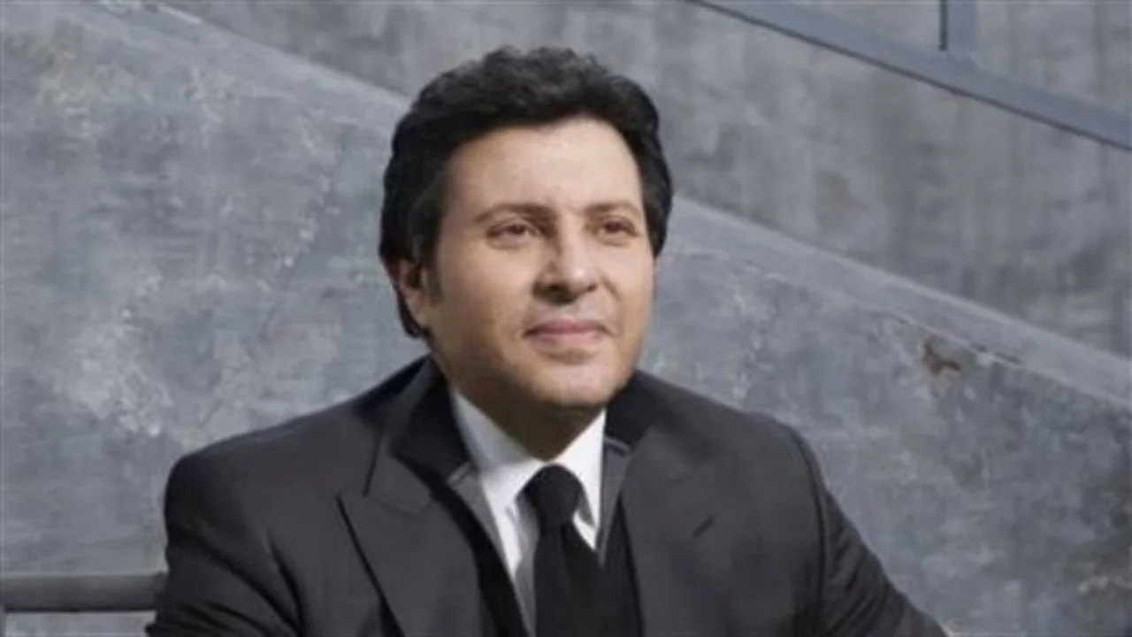 رحلة باريس.. تفاصيل الحالة الصحية للفنان هاني شاكر وموعد عودته للقاهرة